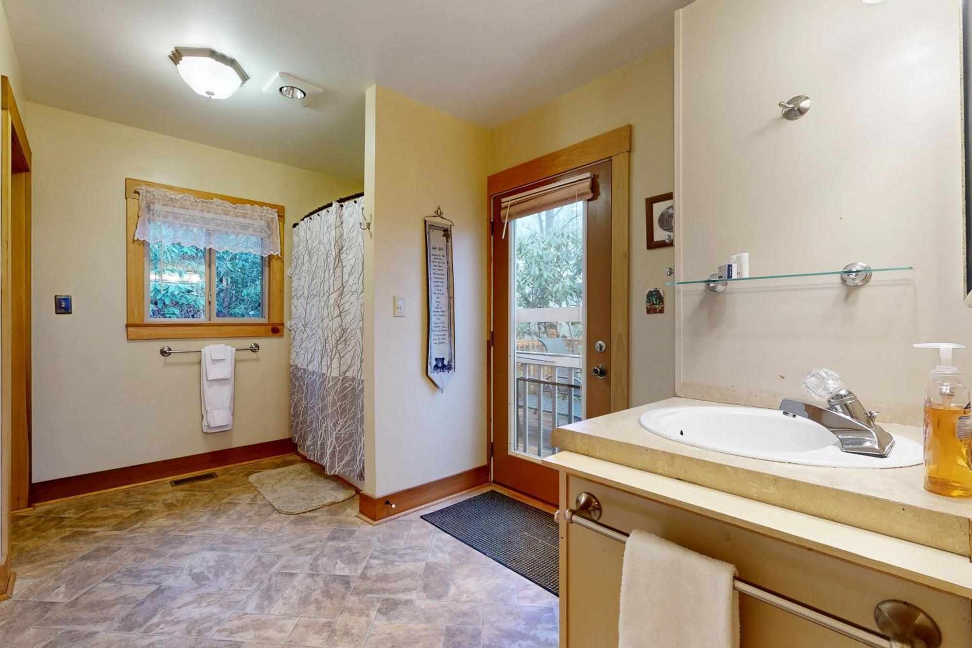2 Bed 2 Bath Vacation Home In Whittier V ภายนอก รูปภาพ